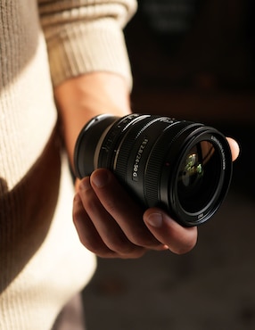 Lente zoom estándar Sony modelo sel2450g 67 mm f / 2.8 para cámara sony