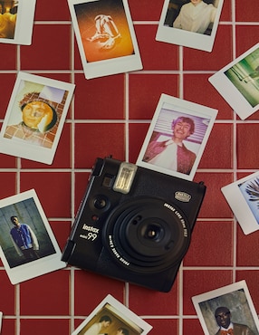 Cámara instantánea Fujifilm modelo Instax Mini 99