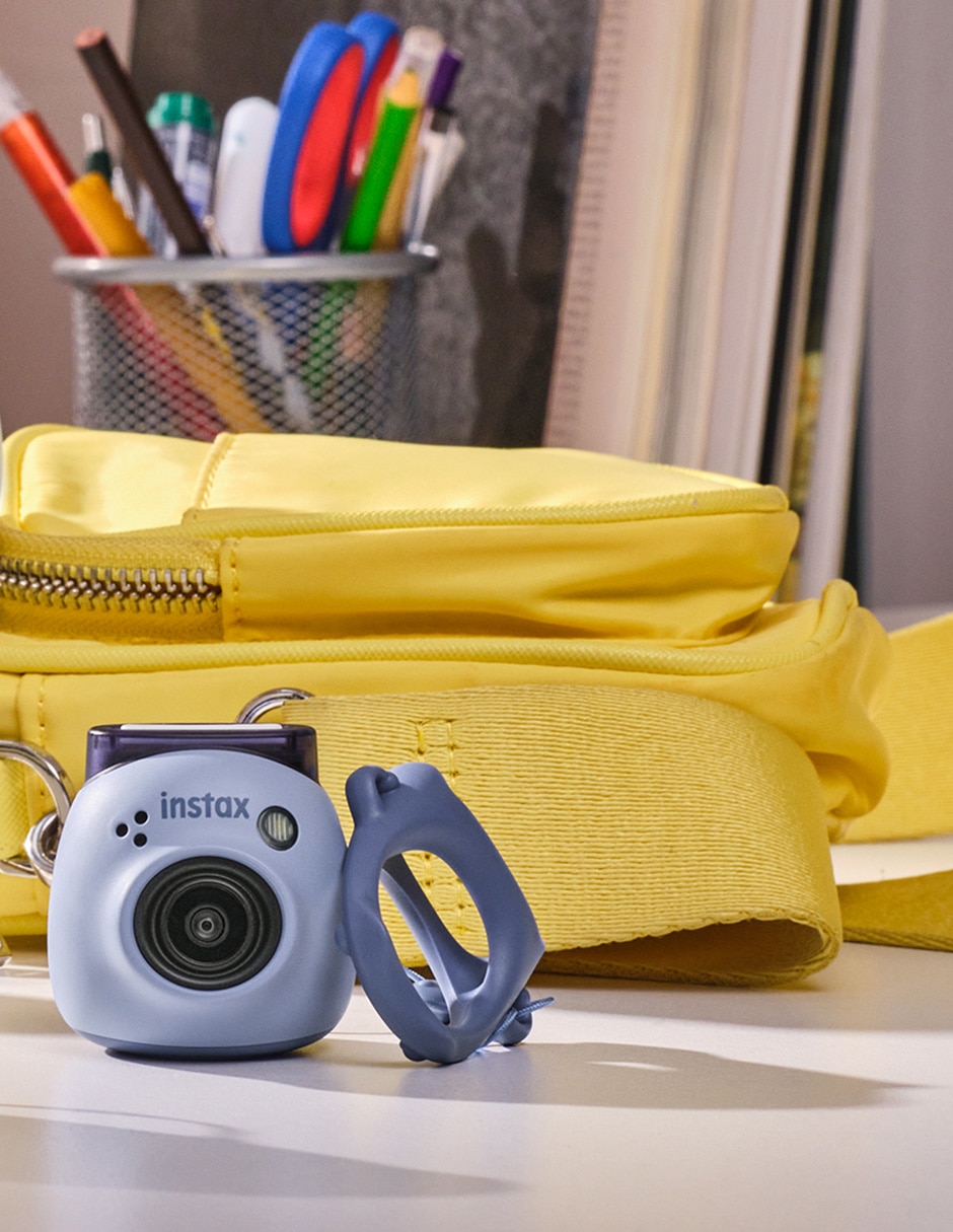 Cámara compacta básica modelo Instax PAL 5 megapíxeles 4