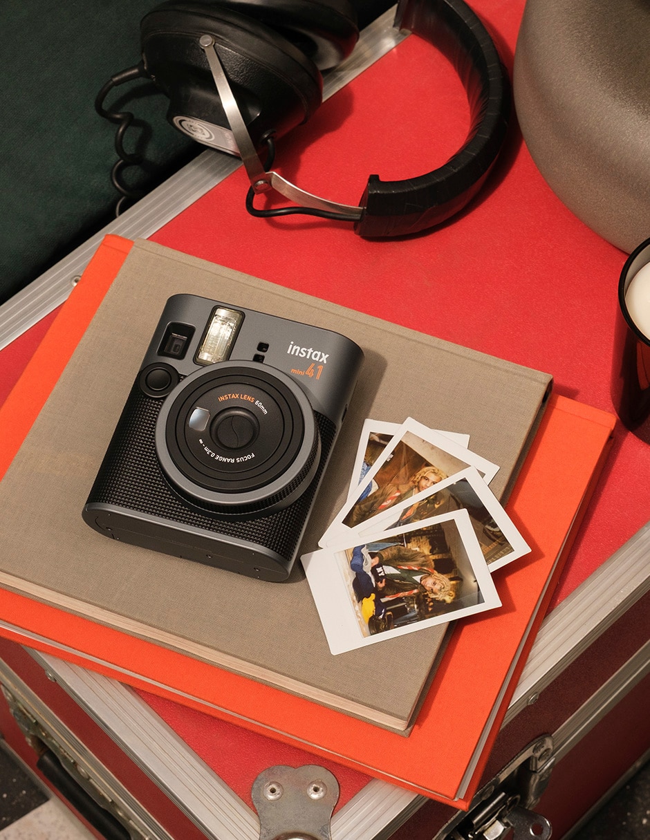 Cámara instantánea modelo Instax Mini 41 5